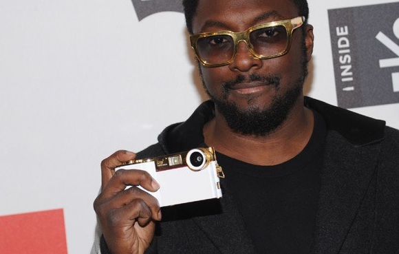 ศิลปินจากวง  Black Eyed Peas เปิดตัวอุปกรณ์เพิ่มความละเอียดกล้อง iPhone 5 ได้ถึง 14 ล้านพิกเซล!!
