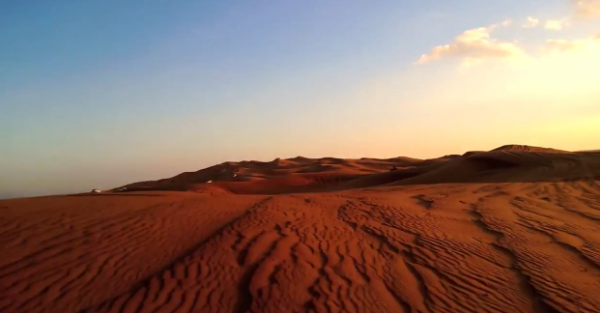 ทดสอบความสั่นไหวของกล้อง Nokia Lumia 920 ด้วยการผูกติดกับรถ Land Rover แล้วลุยทะลทราย (ชมคลิป)