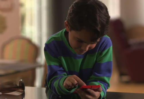 เมื่อ Nokia Lumia 920 อยู่ในมือเด็กชายวัย 5 ขวบ จะรอดมั้ย (ชมคลิป)