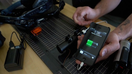 ไอเดียบรรเจิด Snowboard ติดแผง Solar cell เก็บพลังงานไว้ชาร์ตแบต iPhone ได้(ชมคลิป)
