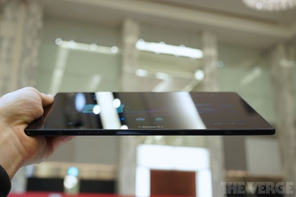ชมคลิป Hands on แท็บเล็ต Xperia Tablet Z ตัวเป็นๆที่บางที่สุดในเวลานี้