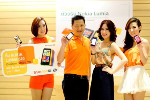Nokia Lumia 620 น้องใหม่มาแรง ยอดจำหน่ายทะลุเป้า Truemove H หั่นแพ็กเกจครึ่งราคา พร้อมรับ Social Pack ฟรี