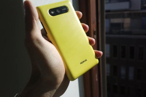Nokia กำลังพัฒนาที่ชาร์จแบตเตอรี่ด้วยพลังงานแสงอาทิตย์