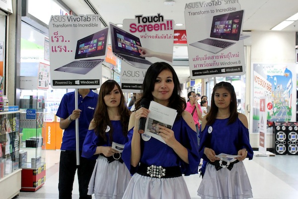 ASUS Vivobook พิชิตใจลูกค้า รุกโปรโมทโน้ตบุ๊ก แท็บเล็ต ย่านแหล่งไอทีชั้นนำ