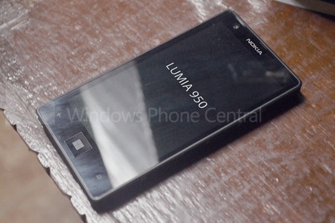 ภาพหลุด!! Nokia Lumia 950 รุ่นล่าสุด ที่มาพร้อม Xenon flash และ การซูมขั้นเทพ lossless zooming