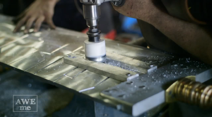 คลิปสร้างดาบ Buster Sword ขนาดเท่าของจริงในเกม Final Fantasy VII จากช่างตีเหล็กมืออาชีพ