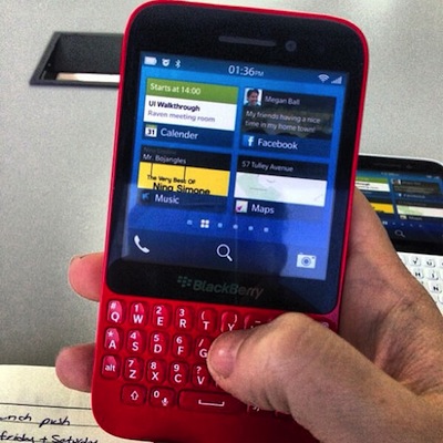 ภาพหลุดล่าสุด BlackBerry R10 ราคาประหยัดสีดำและสีแดง