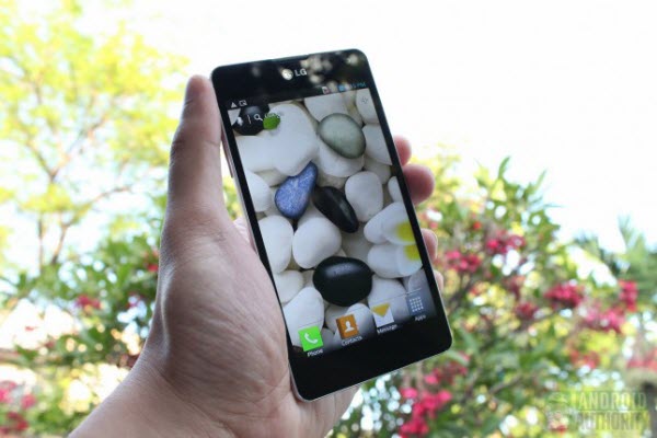 เผย LG Optimus G2 อาจมีการนำปุ่มไปไว้บริเวณข้างหลัง เพื่อให้ตัวเครื่องบางลงกว่าเดิม
