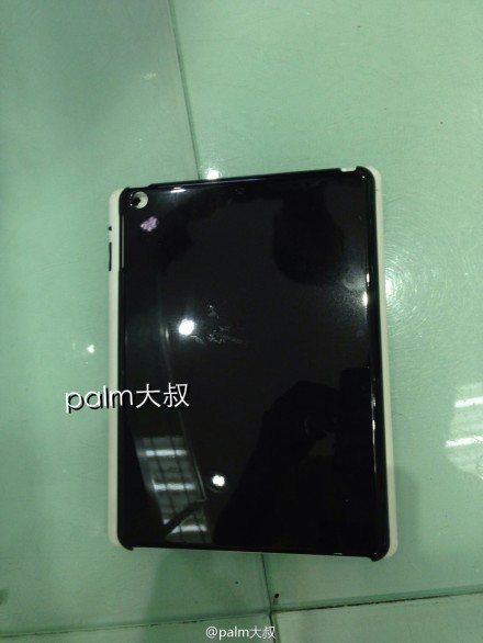 New-iPad-prototype-leaks-out-alongside-cases-hinting-at-a-slimmer-tablet (1)