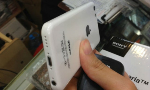 เผยภาพ iPhone โลว์คอส ประทับตรา FCC เป็นที่เรียบร้อย