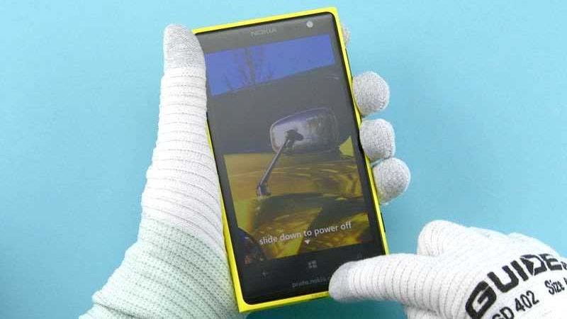 Nokia-tears-down-Lumia-1020 (1)
