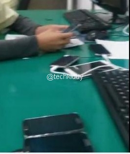 หลุด!! ภาพ Samsung Galaxy Note 3 ขณะอยู่ในโรงงานผลิต