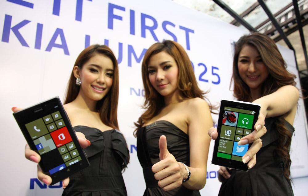 Nokia Lumia 925 ครั้งแรกของสมาร์ทโฟนดีไซน์อลูมิเนียม แข็งแกร่ง บางเบา พร้อมกล้อง PureView และ Nokia Smart Camera