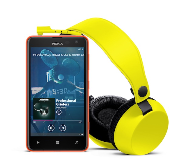 1-nokia_lumia-625_yellow_with_boom resize