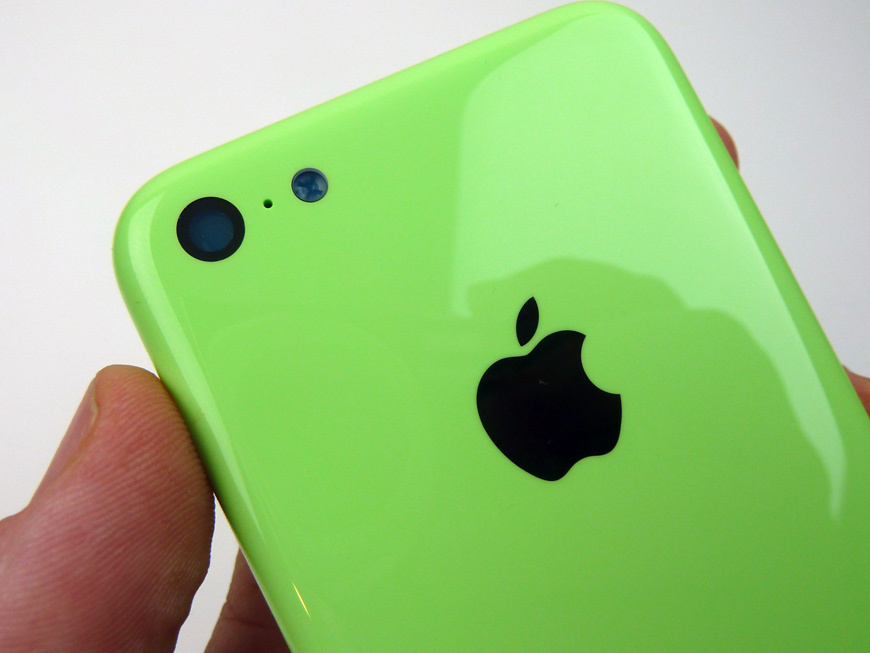 ชมภาพฝาหลัง iPhone โลว์คอส (iPhone 5C) สีเขียวกันบ้าง