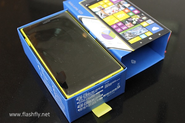 รีวิวแกะกล่อง Lumia 1520 สมาร์ทโฟนจอยักษ์ 6 นิ้วรุ่นแรกจาก Nokia โดยทีมงาน Flashfly