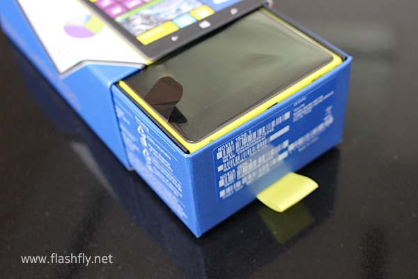 รีวิวแกะกล่อง Lumia 1520 สมาร์ทโฟนจอยักษ์ 6 นิ้วรุ่นแรกจาก Nokia โดยทีมงาน Flashfly