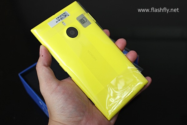 รีวิวแกะกล่อง Lumia 1520 สมาร์ทโฟนจอยักษ์ 6 นิ้วรุ่นแรกจาก Nokia โดยทีมงาน Flashfly