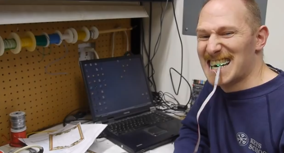 ล้ำไปอีกขั้น!! ใช้ลิ้นและก้นควบคุมการเล่นเกมบนคอมพิวเตอร์ได้ (ชมคลิป)