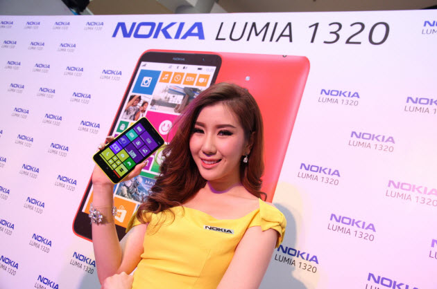 Nokia-lumia-1320-02