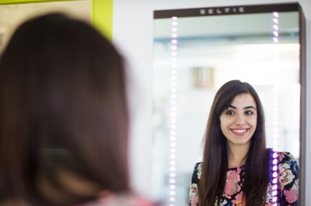 สุดล้ำ!! กระจกวิเศษ ถ่ายภาพ Selfie ได้อัตโนมัติโดยไม่ต้องสัมผัส พร้อมส่งภาพขึ้นโซเชียลได้ทันที