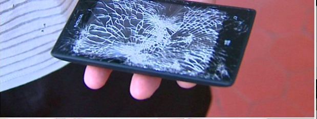 สุดระทึก!! Nokia Lumia 520 ปกป้องชีวิตตำรวจจากกระสุนของโจรร้าย