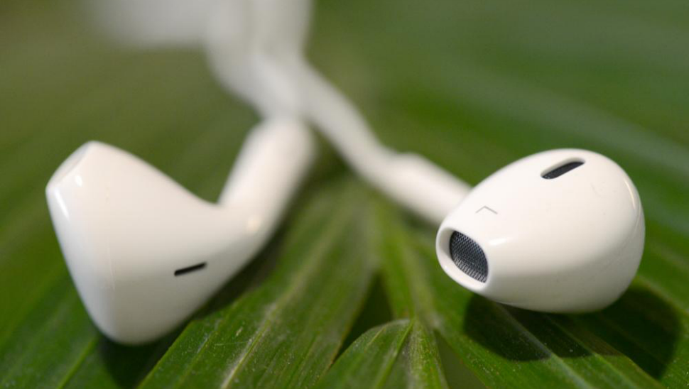 apple-earpods-headphones-top-2-970x0