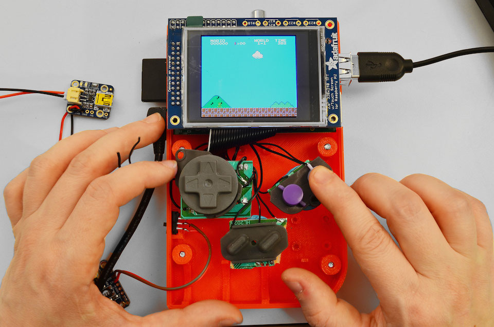 ลองมั้ย!! สร้างเครื่อง Game Boy เล่นเองด้วย Raspberry Pi, จอยเกม SNES และ 3D printer (ชมคลิป)