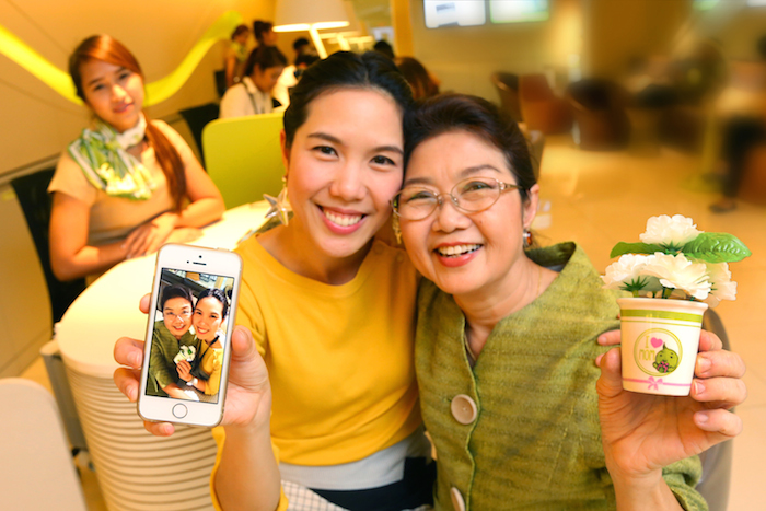 AIS มอบสิทธิพิเศษเทศกาลวันแม่ ชวนแม่ดูหนังที่ Central Embassy รับส่วนลด 50%