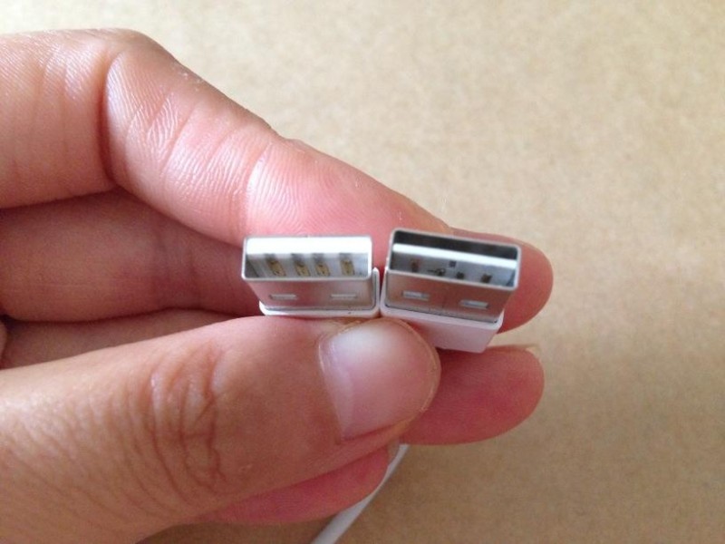 ชมภาพสาย Lightning หรือสาย USB แบบใหม่ของ iPhone 6 ที่สามารถเสียบด้านไหนก็ได้