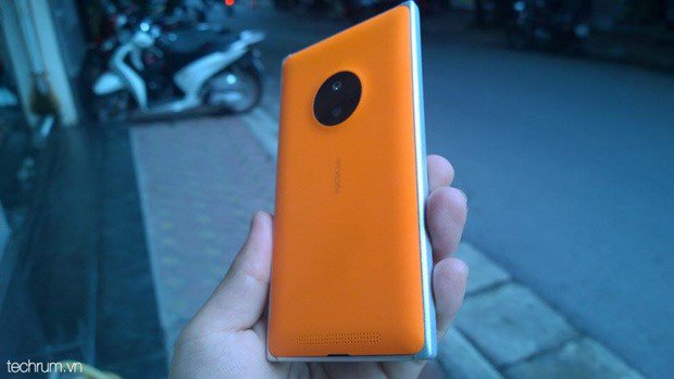 Nokia-Lumia-830-1