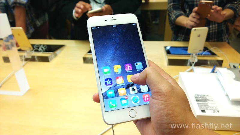 iPhone-6-Plus-Silver-Preview-HandsOn-flashfly-10