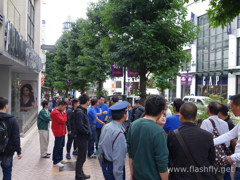 iPhone6-first-day-sale-in-shibuya-japan-2014-10