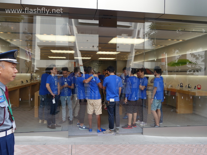 iPhone6-first-day-sale-in-shibuya-japan-2014-11
