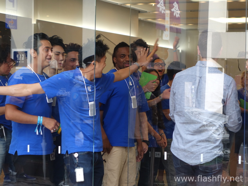 iPhone6-first-day-sale-in-shibuya-japan-2014-12