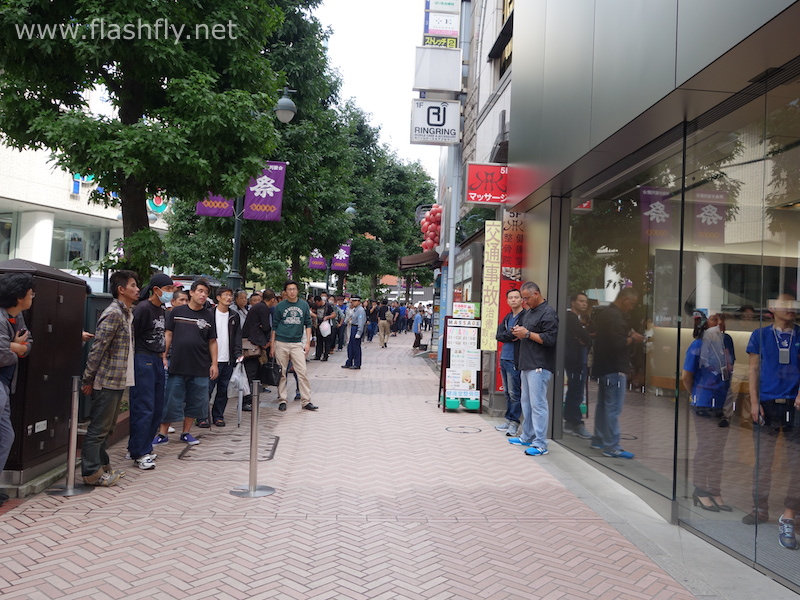 iPhone6-first-day-sale-in-shibuya-japan-2014-13