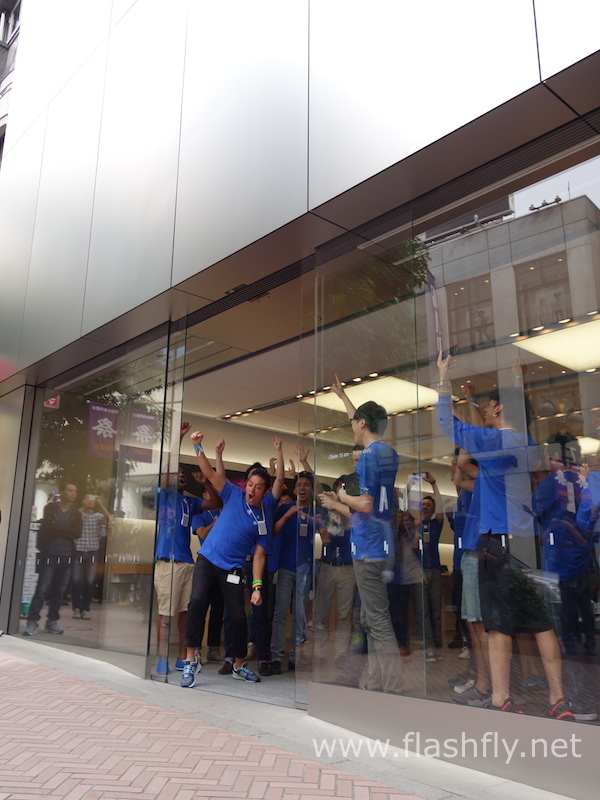 iPhone6-first-day-sale-in-shibuya-japan-2014-15