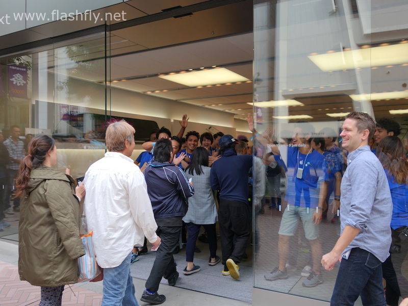 iPhone6-first-day-sale-in-shibuya-japan-2014-19