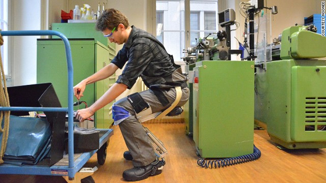 ไอเดียบรรเจิด!! Chairless Chair เก้าอี้ติดขาเมื่อยเมื่อไรนั่งได้ทันที