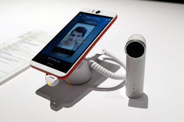 HTC เผยนิยามใหม่ที่น่าตื่นเต้นของการใช้สมาร์ทโฟนถ่ายภาพ กับ HTC Desire EYE และกล้องตัวจิ๋วสมรรถนะแรง RE