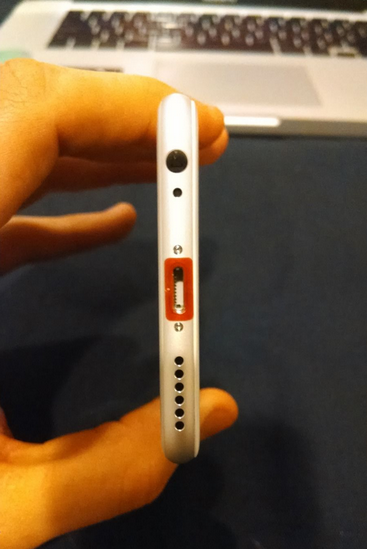 The-red-marking-around-the-Lightning-port-is-red-which-supposedly-indicates-a-prototype