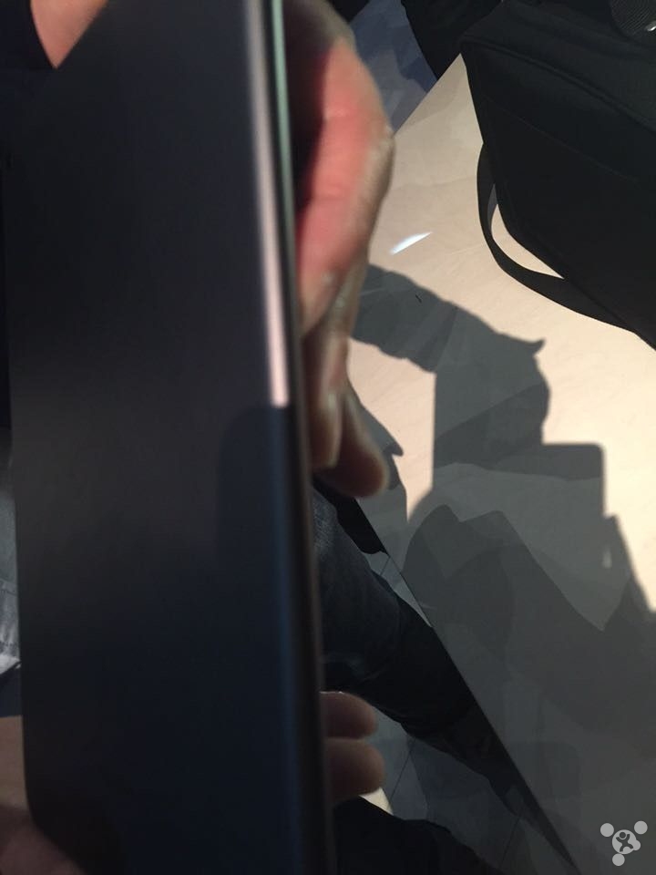 Nokia-N1-in-lava-gray-3