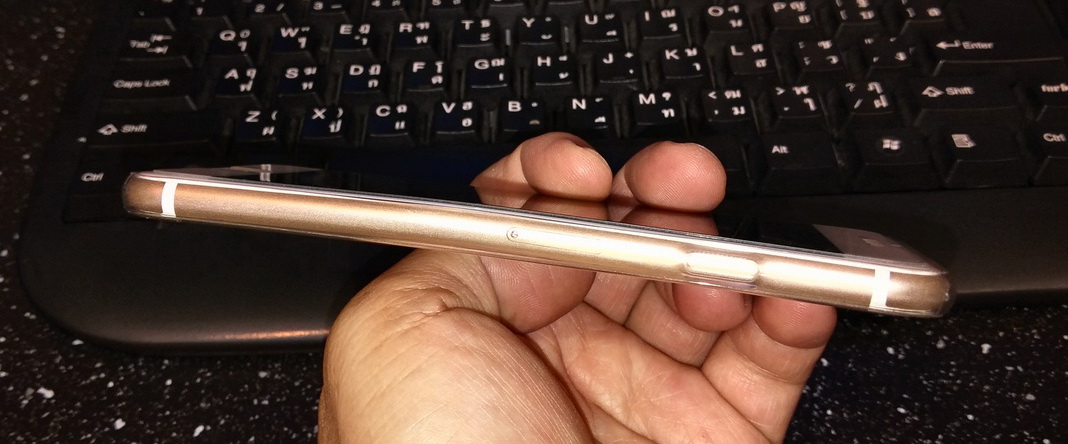 สาวกเซ็ง!! เริ่มพบปัญหา iPhone 6 เครื่องงอในประเทศไทยแล้ว