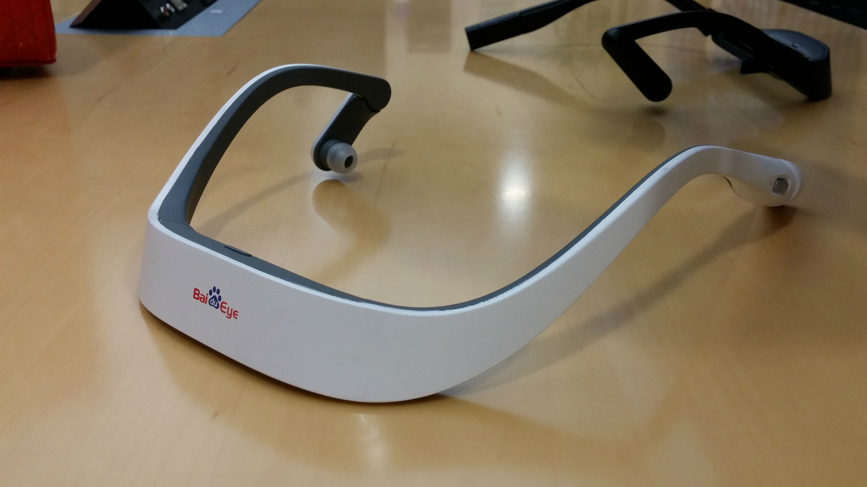 รศ. นราพร จันทร์โอชา รองประธานมูลนิธิการศึกษาทางไกลผ่านดาวเทียมเยี่ยมสำนักงานใหญ่ไป่ตู้ สัมผัสเทคโนโลยีล้ำสมัย