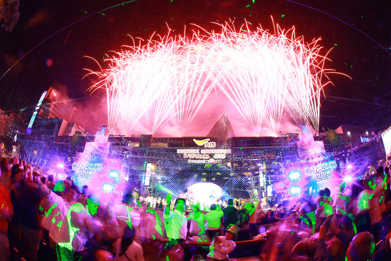 ชมภาพบรรยากาศงาน AIS Bangkok Countdown Sawasdee 2015@CentralWorld