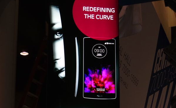หลุดก่อนวันงาน!! เผยภาพโปรโมท LG G Flex 2 มาพร้อมหน้าจอกระจกโค้งแบบ Redefining