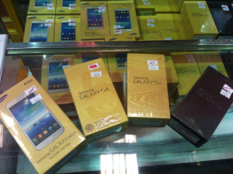 สมาร์ทโฟนหลากหลายรุ่น สเปคแรง ฟีเจอร์เด่น หน้าจอใหญ่ ภาพคมชัด จัดเต็ม ลดราคาเพียบที่งาน Banana IT ลด ตับ แตก