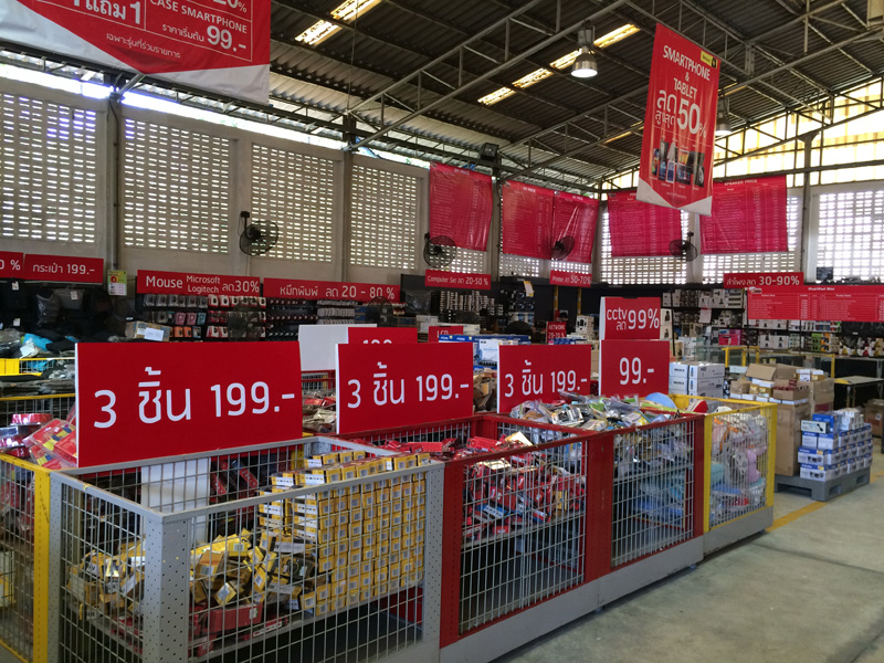 ชมบรรยากาศโกดังและสินค้าลดราคาในงาน BaNANA IT ลดตับแตก เริ่มวันนี้ถึง 3 มีนาคม 58 ที่พระราม 4 และThe Mall บางแค