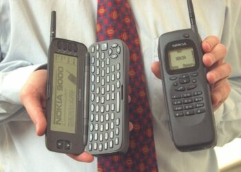 มาดูกันว่ามือถือรุ่นดังในอดีตถ้านำมาวางจำหน่ายในวันนี้จะมีราคาเท่าไหร่ ?