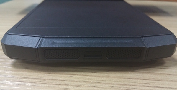 นี่คือเครื่องดัมมี่ของสมาร์ทโฟนจาก OUKITEL ที่มาพร้อมแบตเตอรี่ความจุถึง 10000 mAh!!